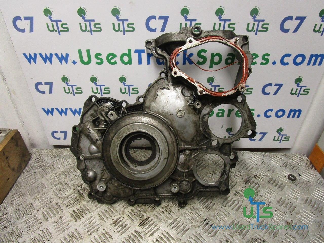 ISUZU NKR (4JJ1) OUTER TIMING COVER - Motor und Teile für LKW: das Bild 2 ISUZU NKR (4JJ1) OUTER TIMING COVER - Motor und Teile für LKW: das Bild 2