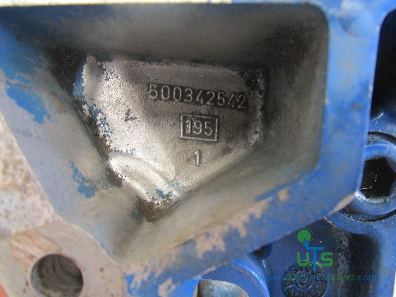 IVECO CURSOR 8 FUEL FILTER HOUSING P/NO 500342542 - Motor und Teile für LKW: das Bild 2 IVECO CURSOR 8 FUEL FILTER HOUSING P/NO 500342542 - Motor und Teile für LKW: das Bild 2