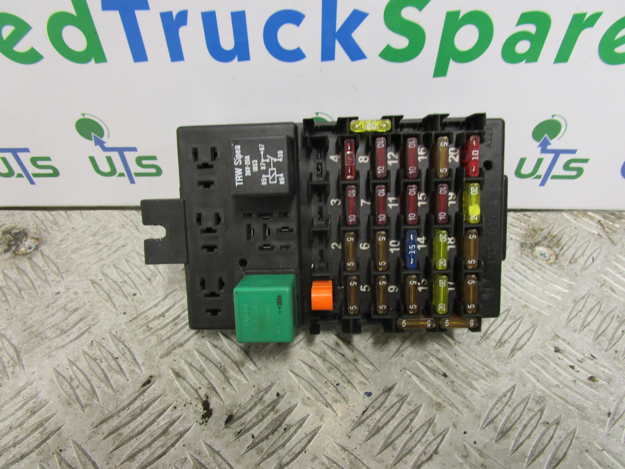 IVECO TECTOR FUSEBOARD TYPE PPT25 + P5 - Elektrische Ausrüstung für LKW: das Bild 1 IVECO TECTOR FUSEBOARD TYPE PPT25 + P5 - Elektrische Ausrüstung für LKW: das Bild 1