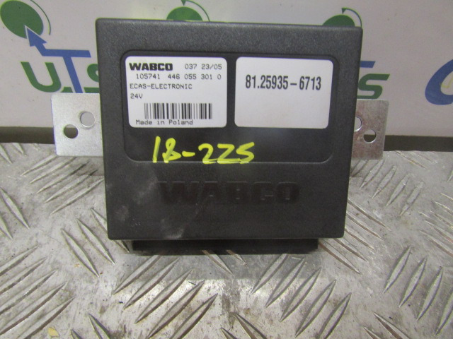 MAN M2000 18.225 ECAS ECU P/NO 81.25935.6713 - Steuergerät für LKW: das Bild 1 MAN M2000 18.225 ECAS ECU P/NO 81.25935.6713 - Steuergerät für LKW: das Bild 1