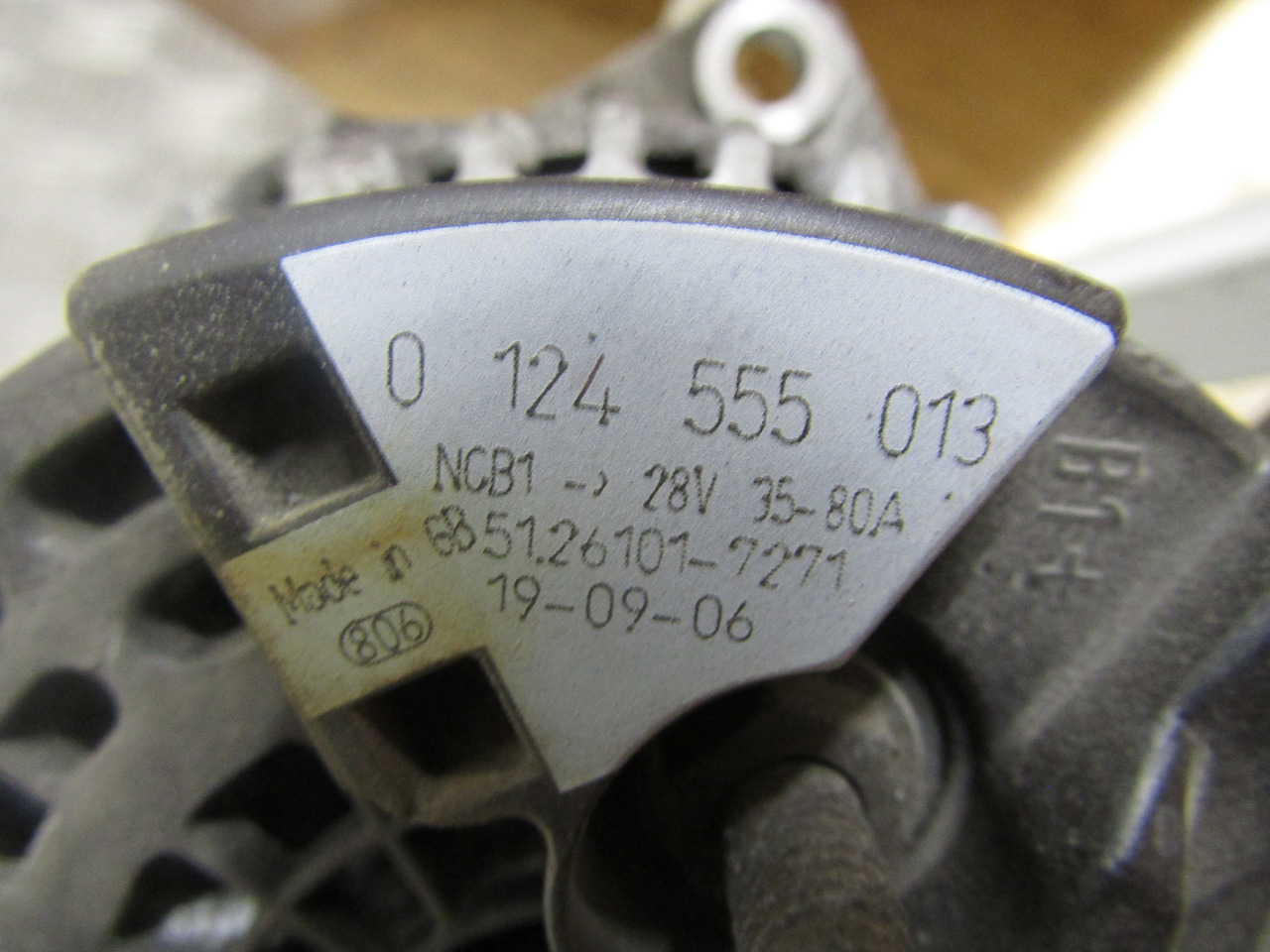 MAN TGL ALTERNATOR 0.124555013 - Elektrische Ausrüstung für LKW: das Bild 2 MAN TGL ALTERNATOR 0.124555013 - Elektrische Ausrüstung für LKW: das Bild 2