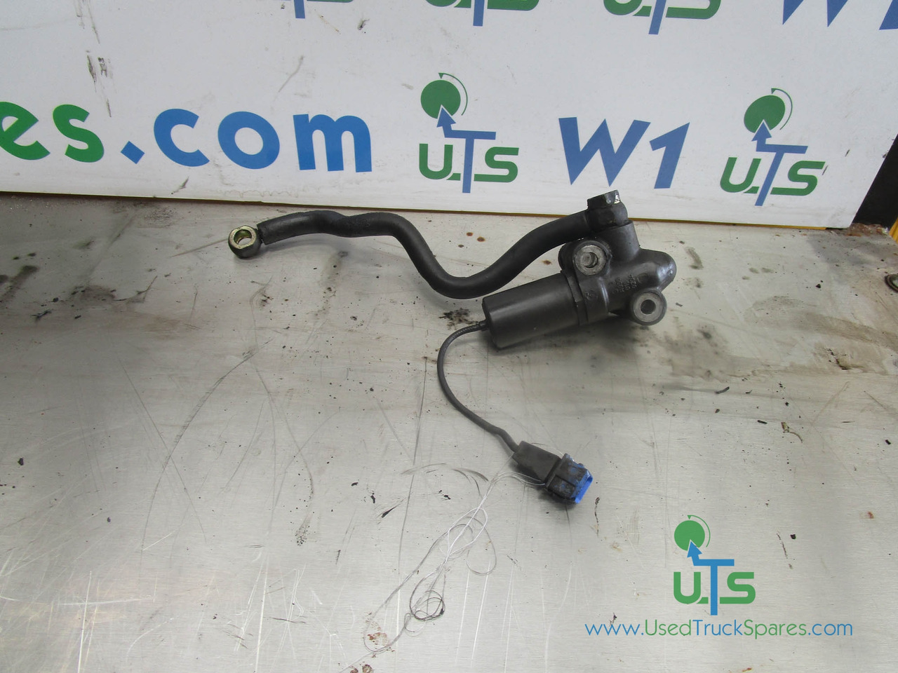 MERCEDES 1323/1823/2528 FUEL CUT OFF SOLENOID P/NO A9060160204 - Motor und Teile für LKW: das Bild 1 MERCEDES 1323/1823/2528 FUEL CUT OFF SOLENOID P/NO A9060160204 - Motor und Teile für LKW: das Bild 1