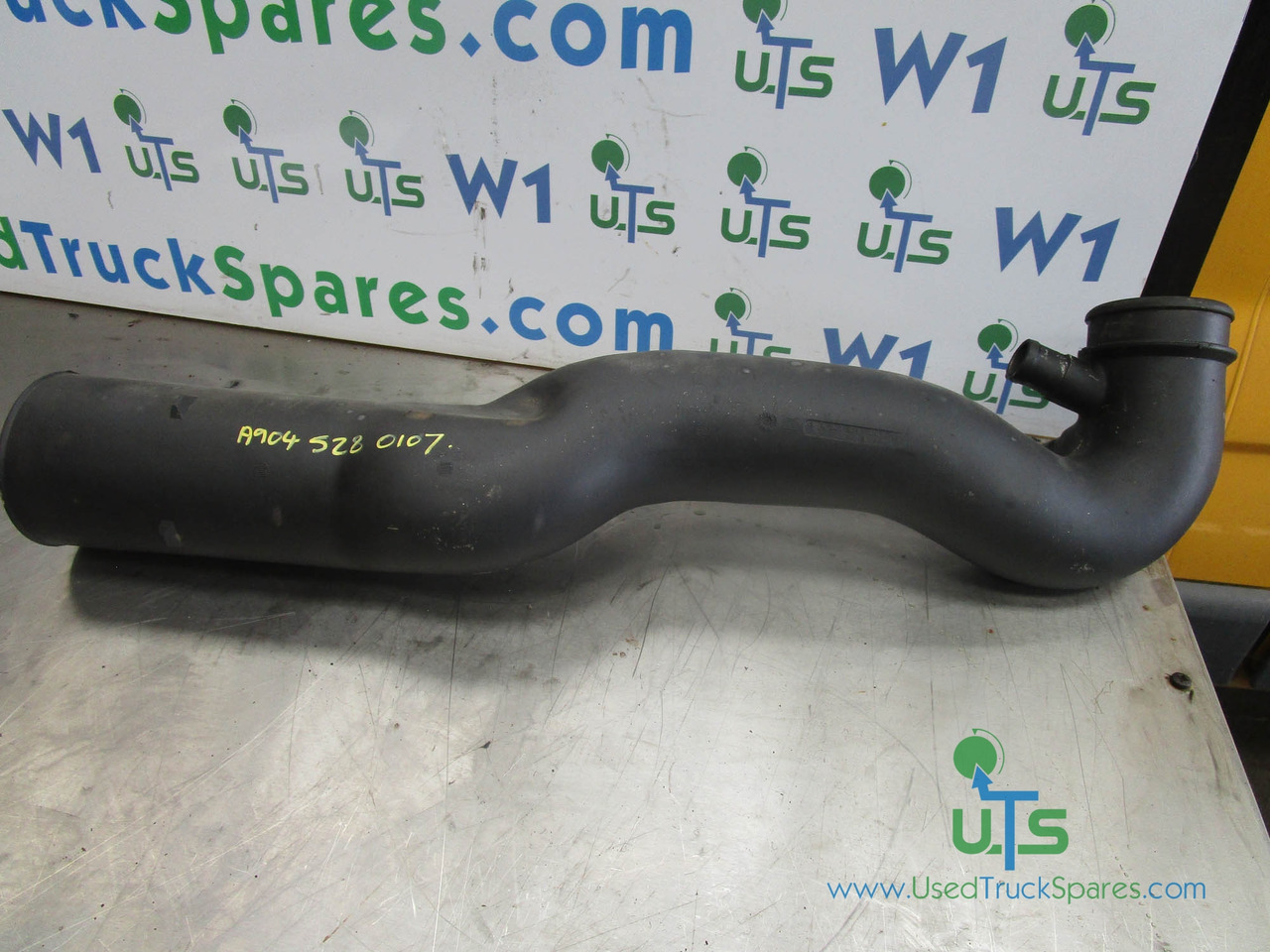 MERCEDES AXOR 2633 AIR FILLER INTAKE PIPE P/NO A9045280107 - Motor und Teile für LKW: das Bild 1 MERCEDES AXOR 2633 AIR FILLER INTAKE PIPE P/NO A9045280107 - Motor und Teile für LKW: das Bild 1
