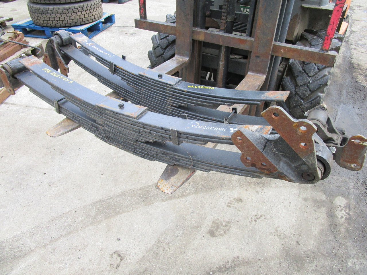 MITSUBISHI FUSO 8T REAR SPRINGS MK632557 - Federung für LKW: das Bild 4 MITSUBISHI FUSO 8T REAR SPRINGS MK632557 - Federung für LKW: das Bild 4