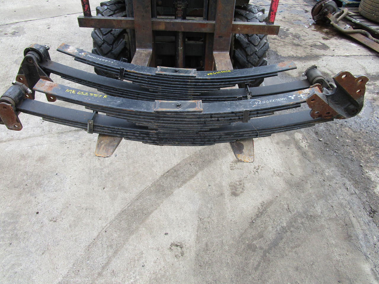 MITSUBISHI FUSO 8T REAR SPRINGS MK632557 - Federung für LKW: das Bild 1 MITSUBISHI FUSO 8T REAR SPRINGS MK632557 - Federung für LKW: das Bild 1