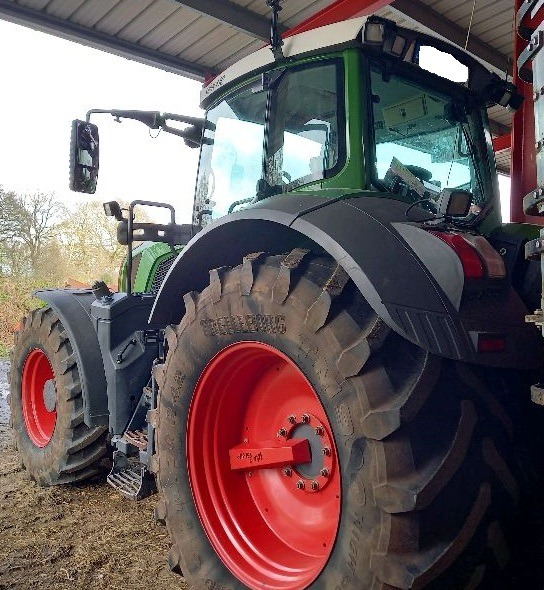 Fendt 824 - Traktor: das Bild 5 Fendt 824 - Traktor: das Bild 5