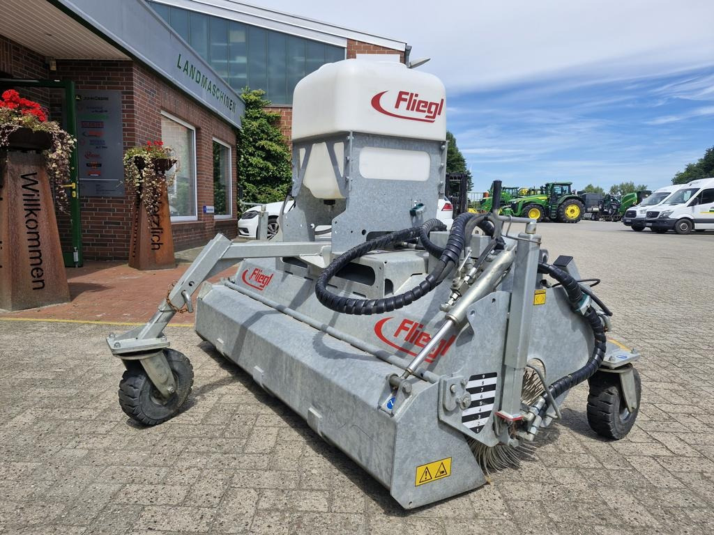 Fliegl KEH 1850 TYPE 600 - Mähwerk: das Bild 1 Fliegl KEH 1850 TYPE 600 - Mähwerk: das Bild 1