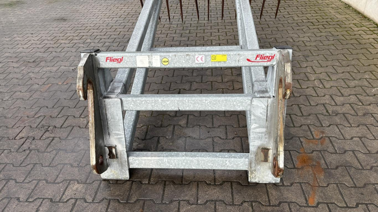 Fliegl SILOPRATZE 3000 MM - Silotechnik: das Bild 4 Fliegl SILOPRATZE 3000 MM - Silotechnik: das Bild 4