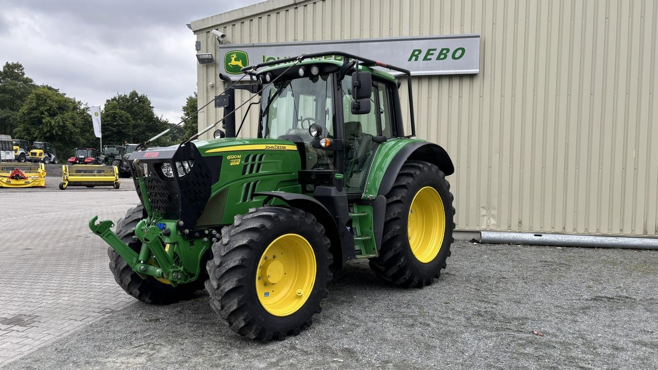 John Deere 6120M 4298L - Kommunaltraktor: das Bild 1 John Deere 6120M 4298L - Kommunaltraktor: das Bild 1