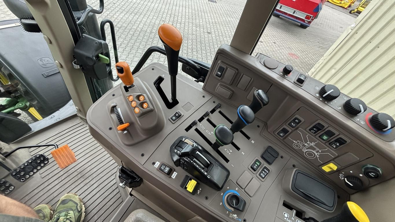 John Deere 6120M 4298L - Kommunaltraktor: das Bild 5 John Deere 6120M 4298L - Kommunaltraktor: das Bild 5