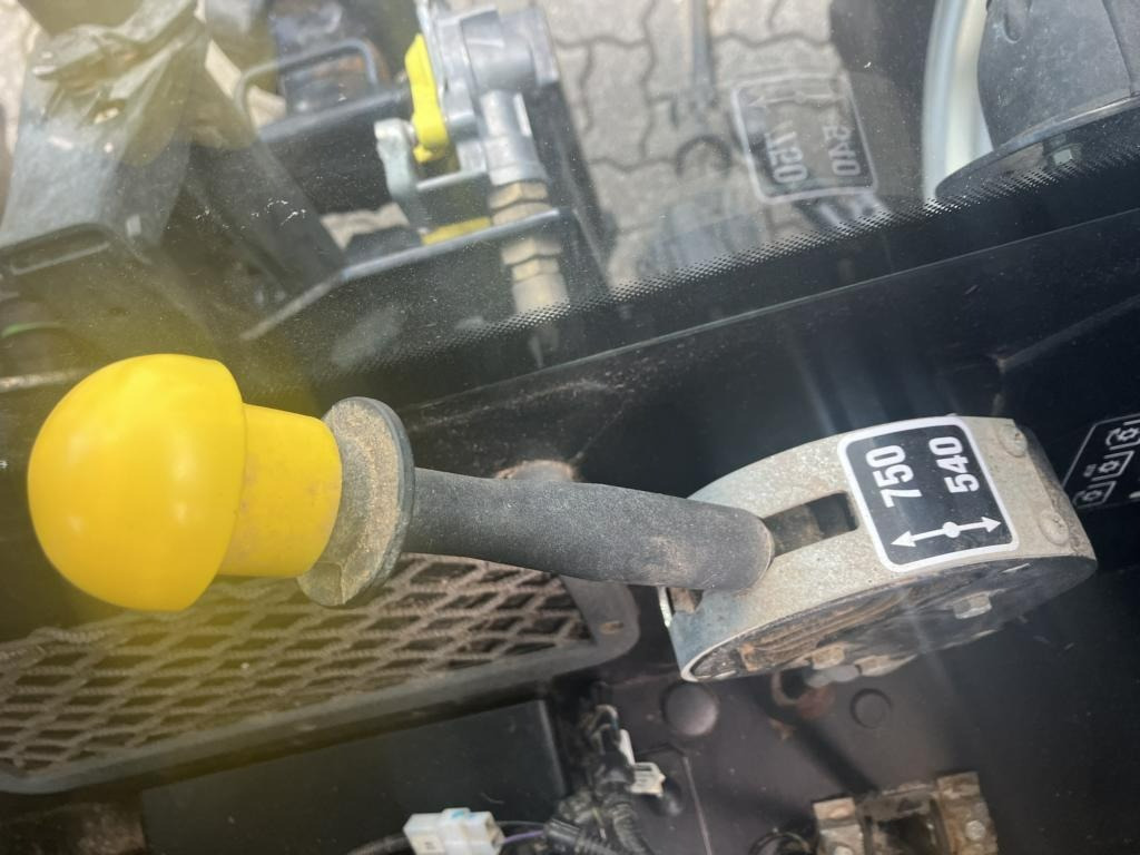 Traktor New Holland TD 5.115: das Bild 8