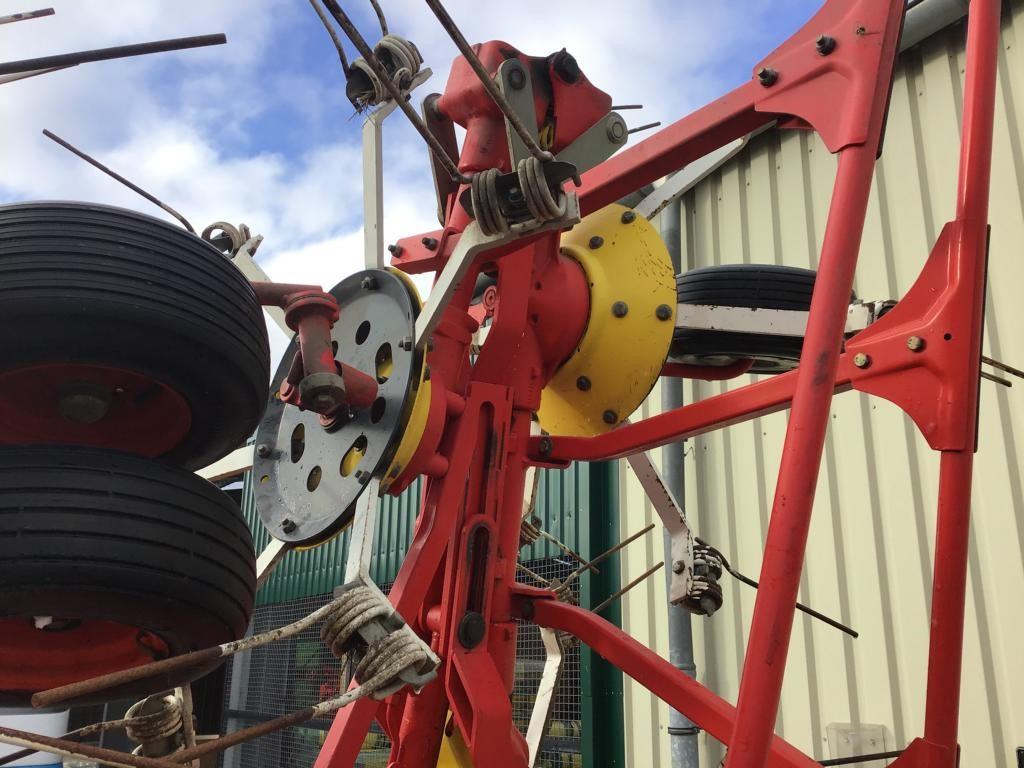 Pöttinger HIT 910 NZ - Heuwender/ Wenderechen: das Bild 5 Pöttinger HIT 910 NZ - Heuwender/ Wenderechen: das Bild 5