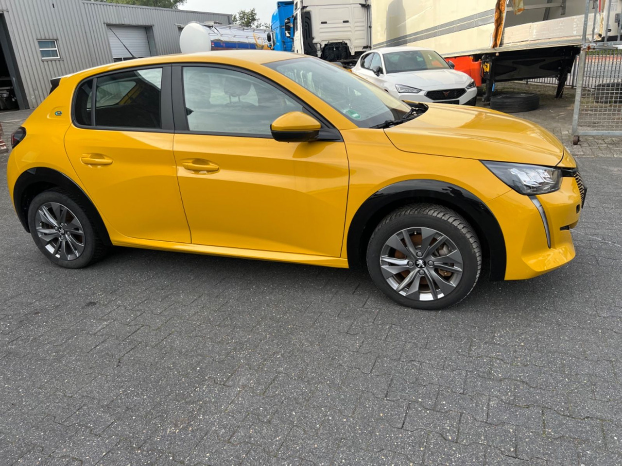 Peugeot E 208 Active Pack Elektro Peugeot E 208 Active Pack Elektro - PKW: das Bild 1 Peugeot E 208 Active Pack Elektro Peugeot E 208 Active Pack Elektro - PKW: das Bild 1