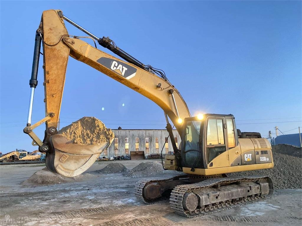 CAT 323 DLN - Kettenbagger: das Bild 1 CAT 323 DLN - Kettenbagger: das Bild 1