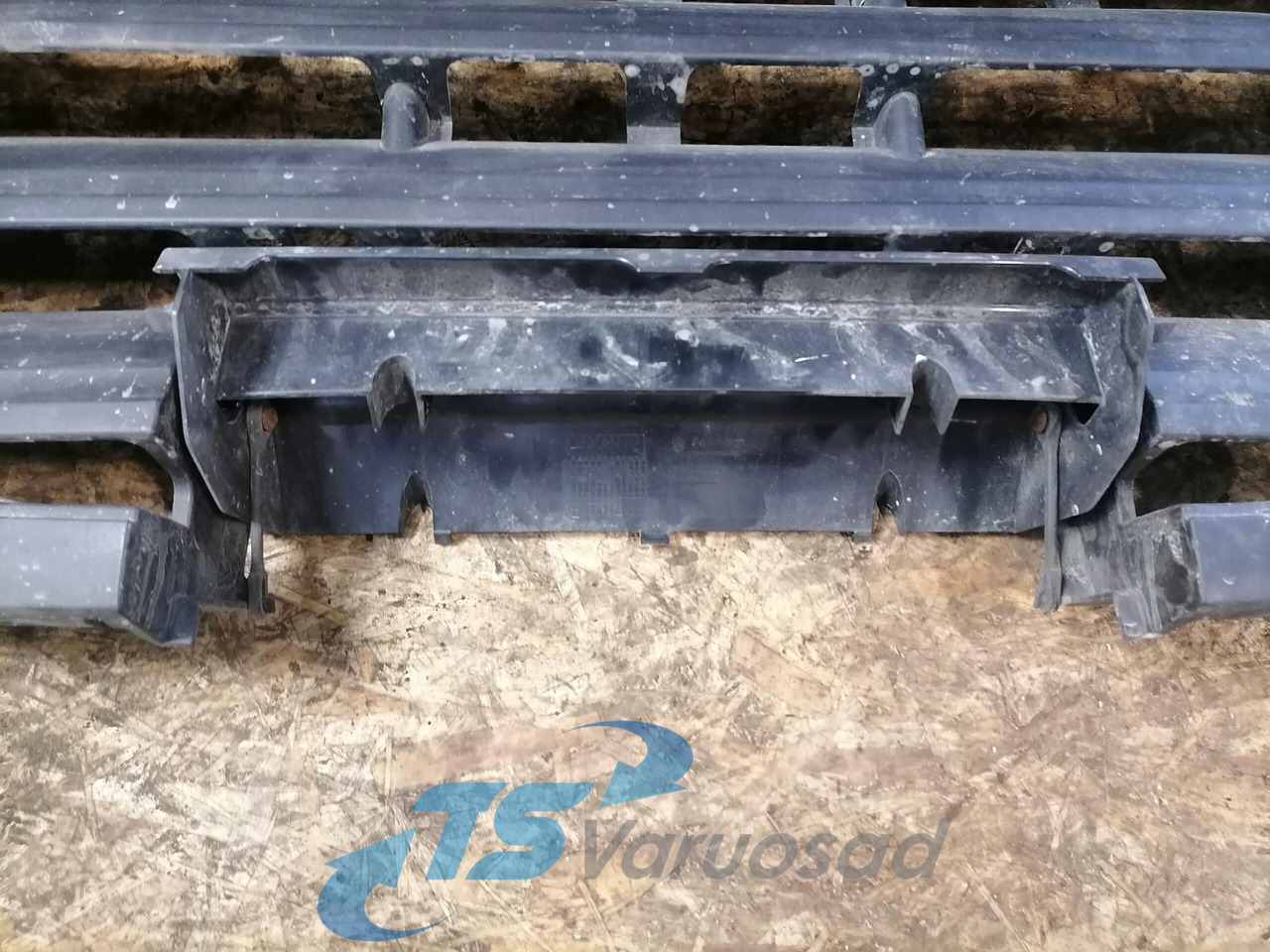 DAF Grille panel 1635802 - Kühlergrill für LKW: das Bild 5 DAF Grille panel 1635802 - Kühlergrill für LKW: das Bild 5