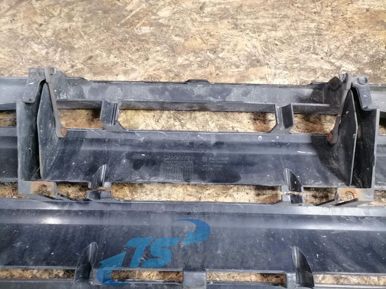 DAF Grille panel 1635802 - Kühlergrill für LKW: das Bild 2 DAF Grille panel 1635802 - Kühlergrill für LKW: das Bild 2