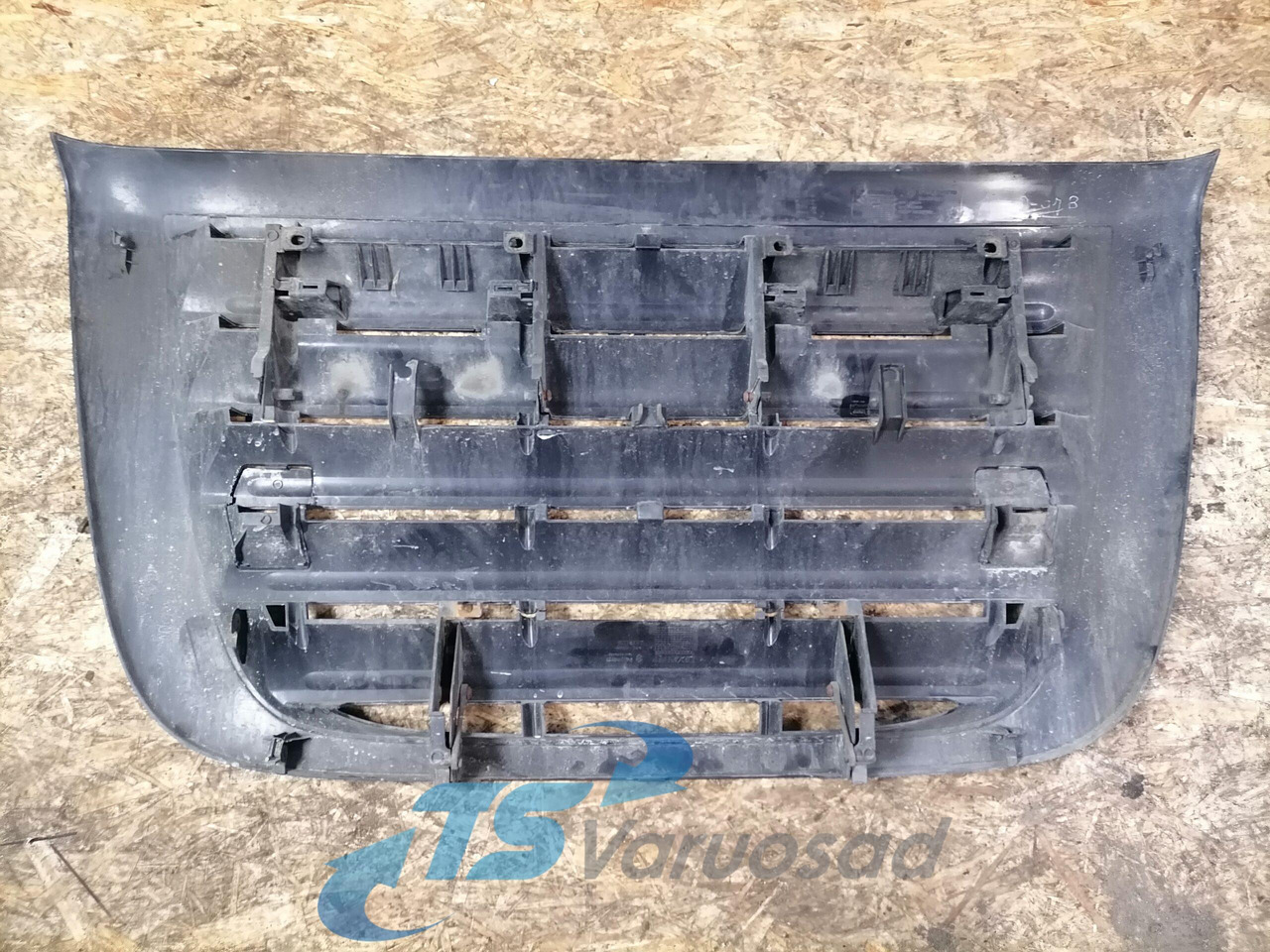 DAF Grille panel 1635802 - Kühlergrill für LKW: das Bild 4 DAF Grille panel 1635802 - Kühlergrill für LKW: das Bild 4
