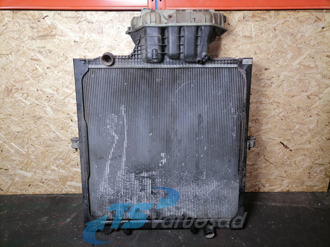 MAN Cooling radiator 81061016477 - Kühler für LKW: das Bild 2 MAN Cooling radiator 81061016477 - Kühler für LKW: das Bild 2