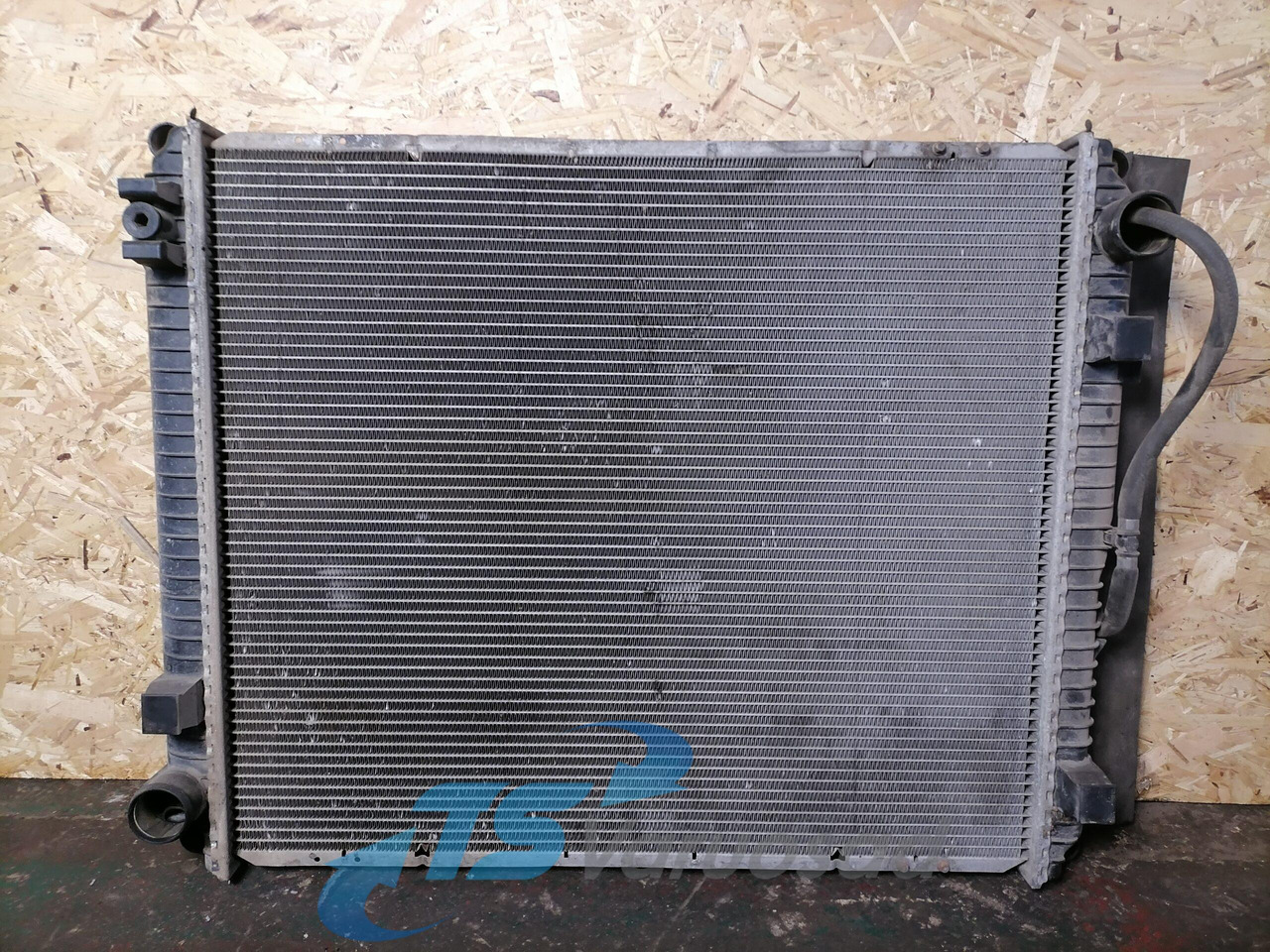 MAN Cooling radiator 8106116493 - Kühler für LKW: das Bild 1 MAN Cooling radiator 8106116493 - Kühler für LKW: das Bild 1