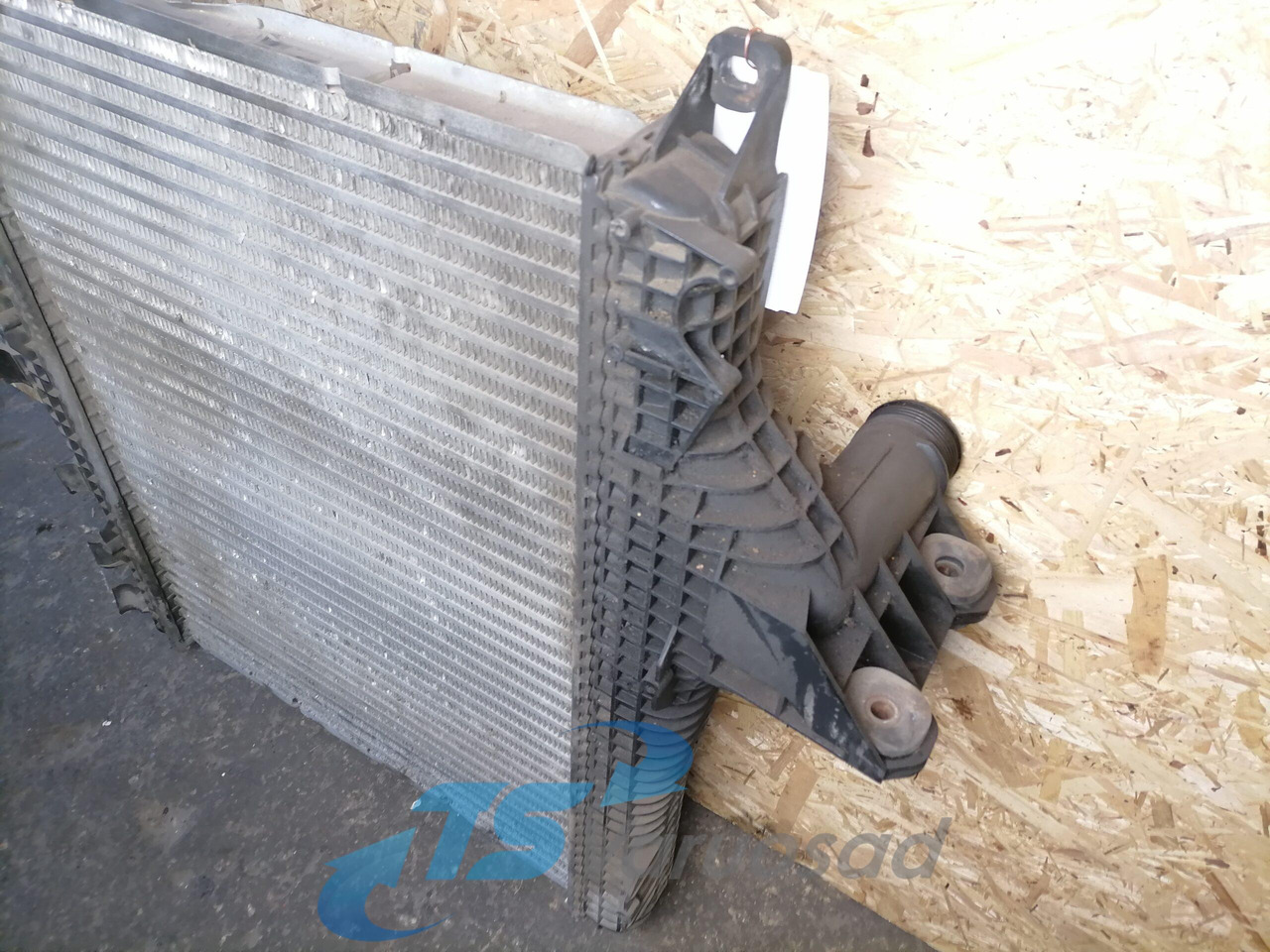 MAN Intercooler radiator 81061006556 - Interkühler für LKW: das Bild 3 MAN Intercooler radiator 81061006556 - Interkühler für LKW: das Bild 3