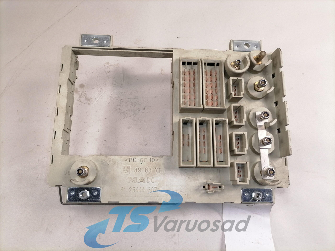 MAN Kaitsmepaneel 81254446074 - Sicherung für LKW: das Bild 3 MAN Kaitsmepaneel 81254446074 - Sicherung für LKW: das Bild 3