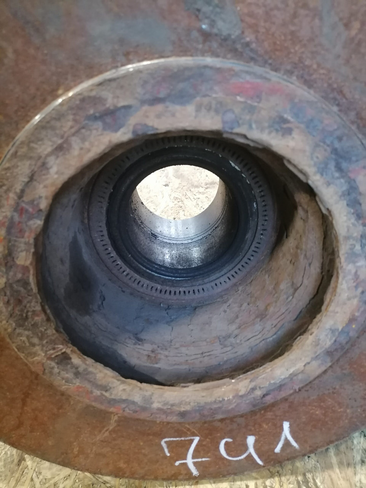 MAN Rear axel hub 81357013155 - Radnabe/-lagerung für LKW: das Bild 2 MAN Rear axel hub 81357013155 - Radnabe/-lagerung für LKW: das Bild 2