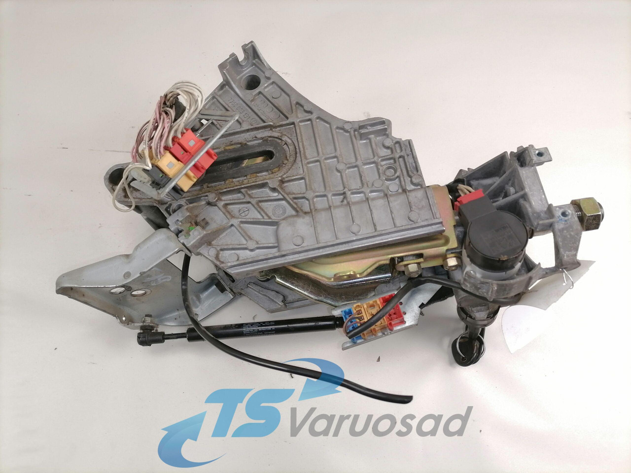 MAN Roolisammas 81461136235 - Lenksäule für LKW: das Bild 3 MAN Roolisammas 81461136235 - Lenksäule für LKW: das Bild 3