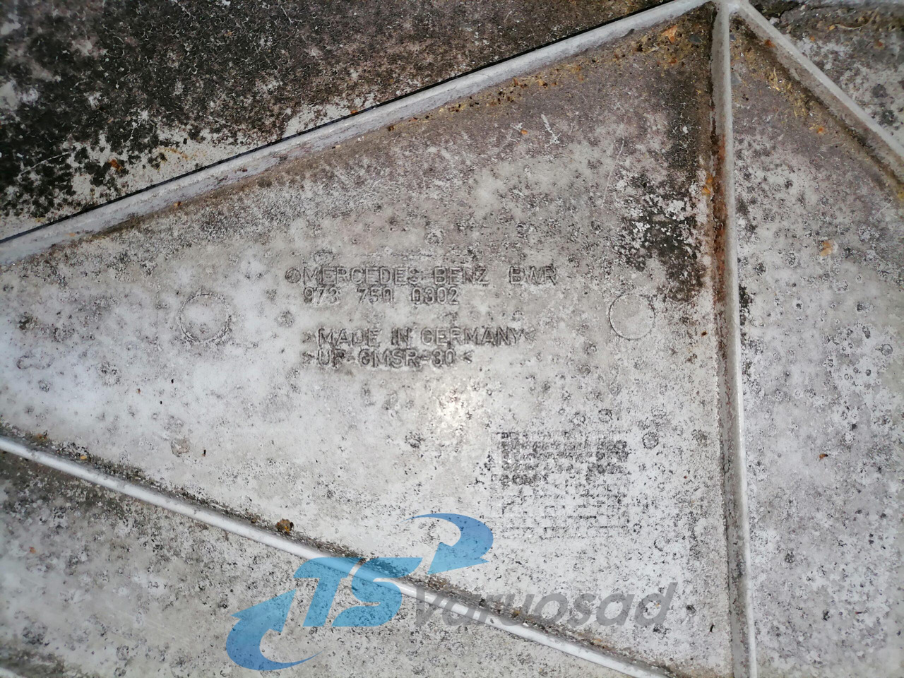 MB Iluvõre 9737500302 - Kühlergrill für LKW: das Bild 3 MB Iluvõre 9737500302 - Kühlergrill für LKW: das Bild 3