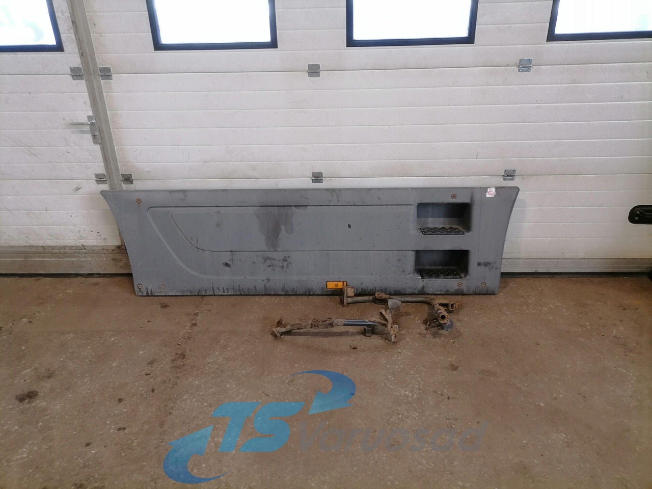 Mercedes-Benz Air deflector A9425201922 - Aeropack/ Spoiler für LKW: das Bild 1 Mercedes-Benz Air deflector A9425201922 - Aeropack/ Spoiler für LKW: das Bild 1