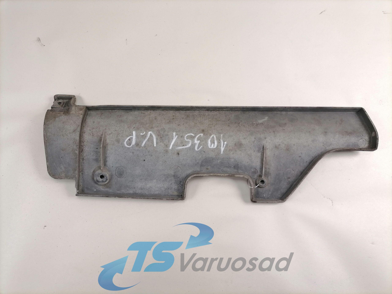 Mercedes-Benz Plastikdetail A9438850222 - Aeropack/ Spoiler für LKW: das Bild 2 Mercedes-Benz Plastikdetail A9438850222 - Aeropack/ Spoiler für LKW: das Bild 2