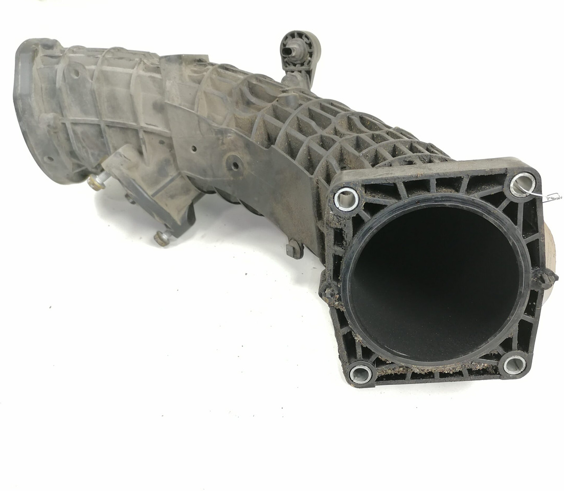 Mercedes-Benz intercooler pipe A4710902137 - Interkühler für LKW: das Bild 2 Mercedes-Benz intercooler pipe A4710902137 - Interkühler für LKW: das Bild 2