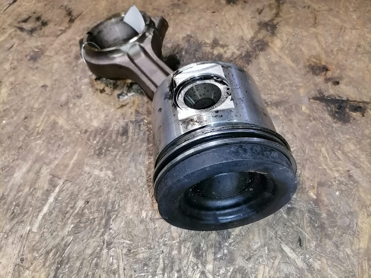 Scania Connecting rod + piston 1798596 - Kolbe/ Ring/ Laufbuchse für LKW: das Bild 5 Scania Connecting rod + piston 1798596 - Kolbe/ Ring/ Laufbuchse für LKW: das Bild 5