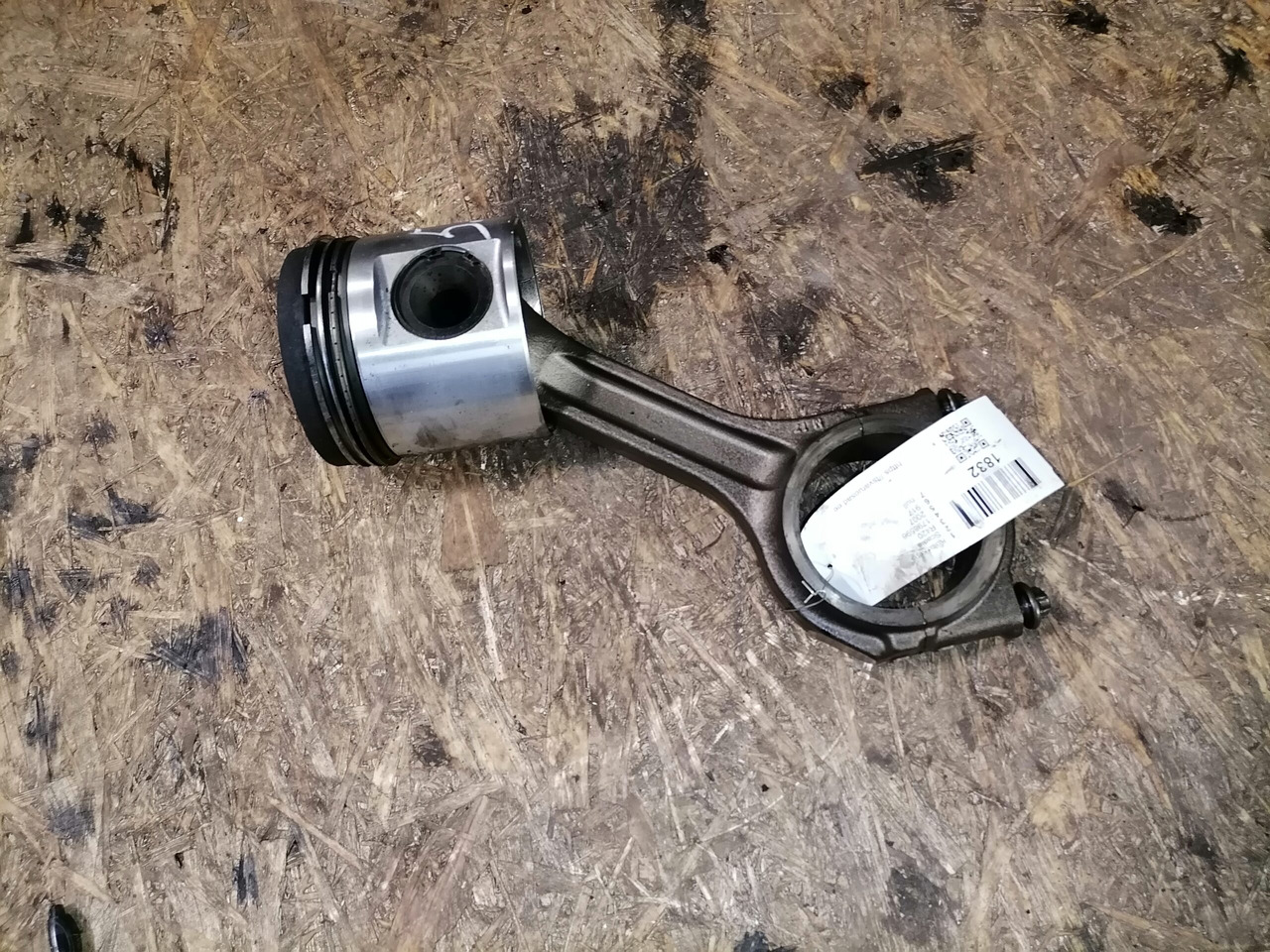 Scania Connecting rod + piston 1798596 - Kolbe/ Ring/ Laufbuchse für LKW: das Bild 1 Scania Connecting rod + piston 1798596 - Kolbe/ Ring/ Laufbuchse für LKW: das Bild 1