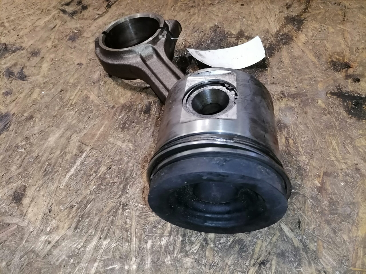 Scania Connecting rod + piston 1798596 - Kolbe/ Ring/ Laufbuchse für LKW: das Bild 5 Scania Connecting rod + piston 1798596 - Kolbe/ Ring/ Laufbuchse für LKW: das Bild 5