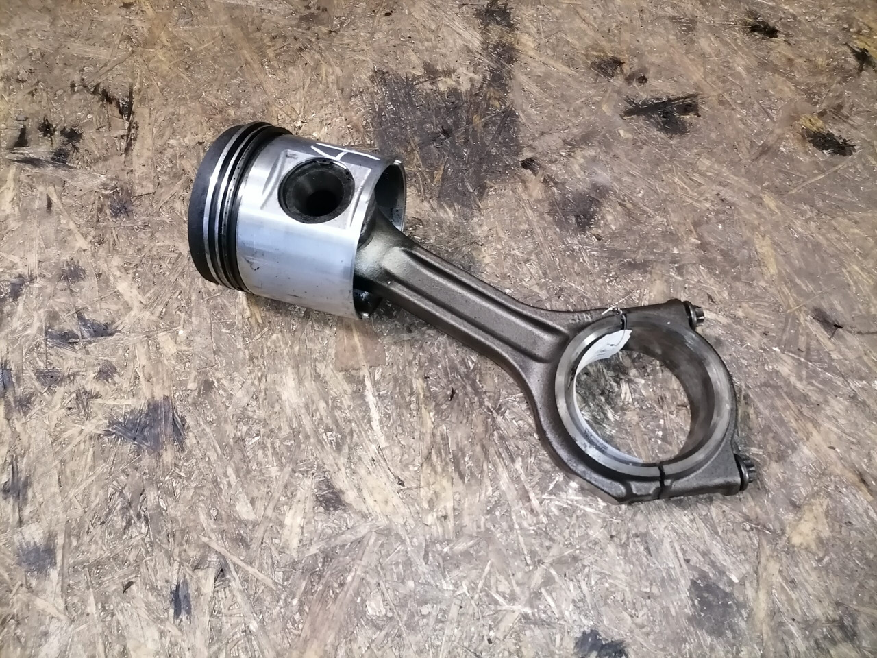 Scania Connecting rod + piston 1798596 - Kolbe/ Ring/ Laufbuchse für LKW: das Bild 1 Scania Connecting rod + piston 1798596 - Kolbe/ Ring/ Laufbuchse für LKW: das Bild 1