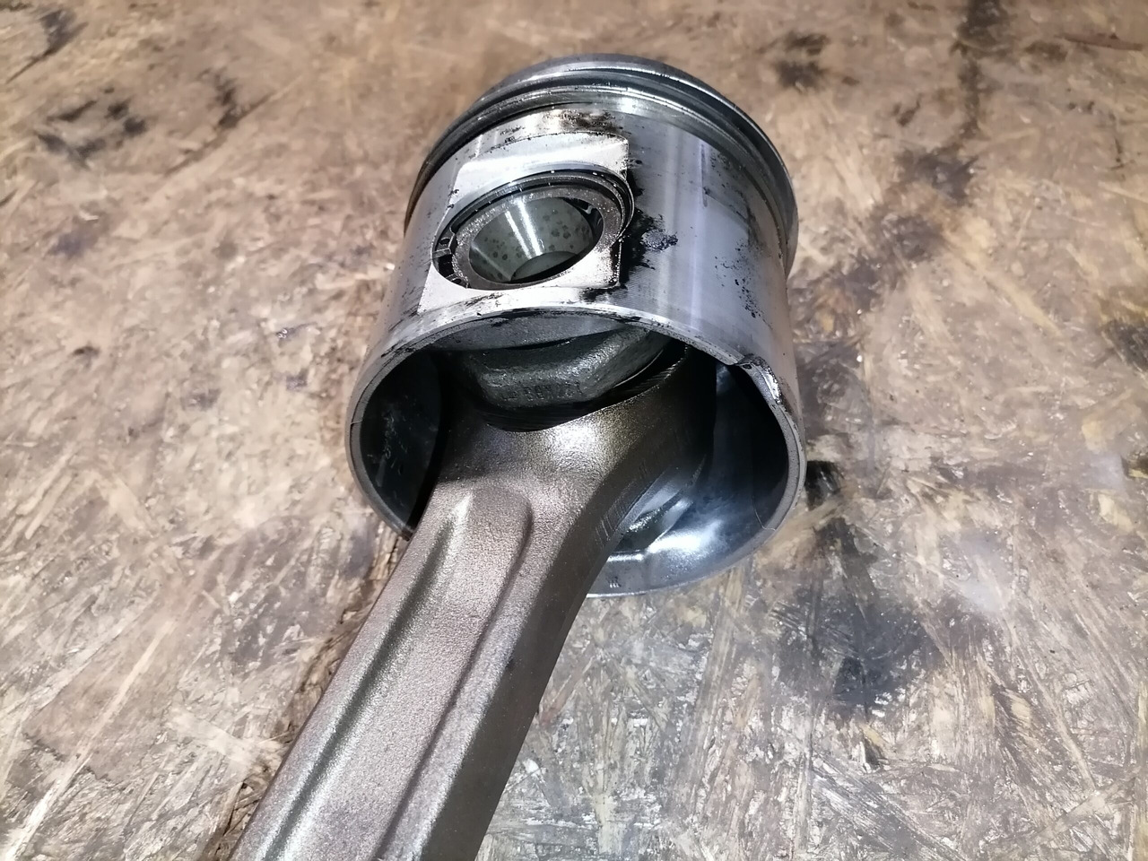 Scania Connecting rod + piston 1798596 - Kolbe/ Ring/ Laufbuchse für LKW: das Bild 4 Scania Connecting rod + piston 1798596 - Kolbe/ Ring/ Laufbuchse für LKW: das Bild 4