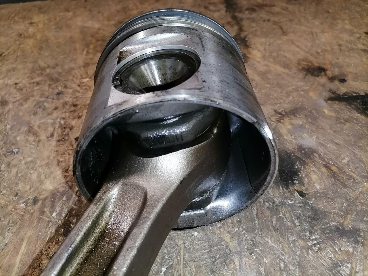 Scania Connecting rod + piston 1798596 - Kolbe/ Ring/ Laufbuchse für LKW: das Bild 4 Scania Connecting rod + piston 1798596 - Kolbe/ Ring/ Laufbuchse für LKW: das Bild 4