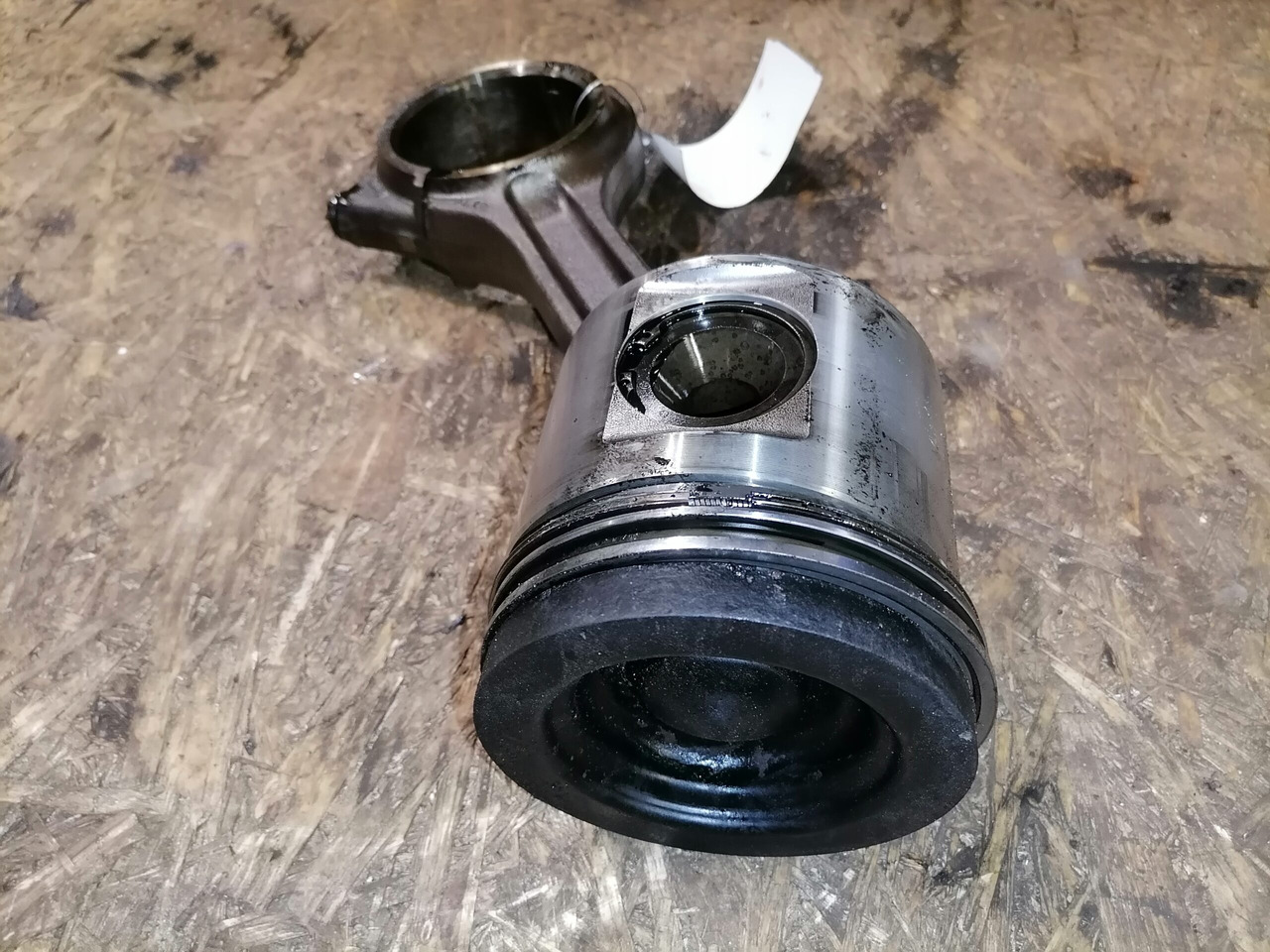 Scania Connecting rod + piston 1798596 - Kolbe/ Ring/ Laufbuchse für LKW: das Bild 5 Scania Connecting rod + piston 1798596 - Kolbe/ Ring/ Laufbuchse für LKW: das Bild 5