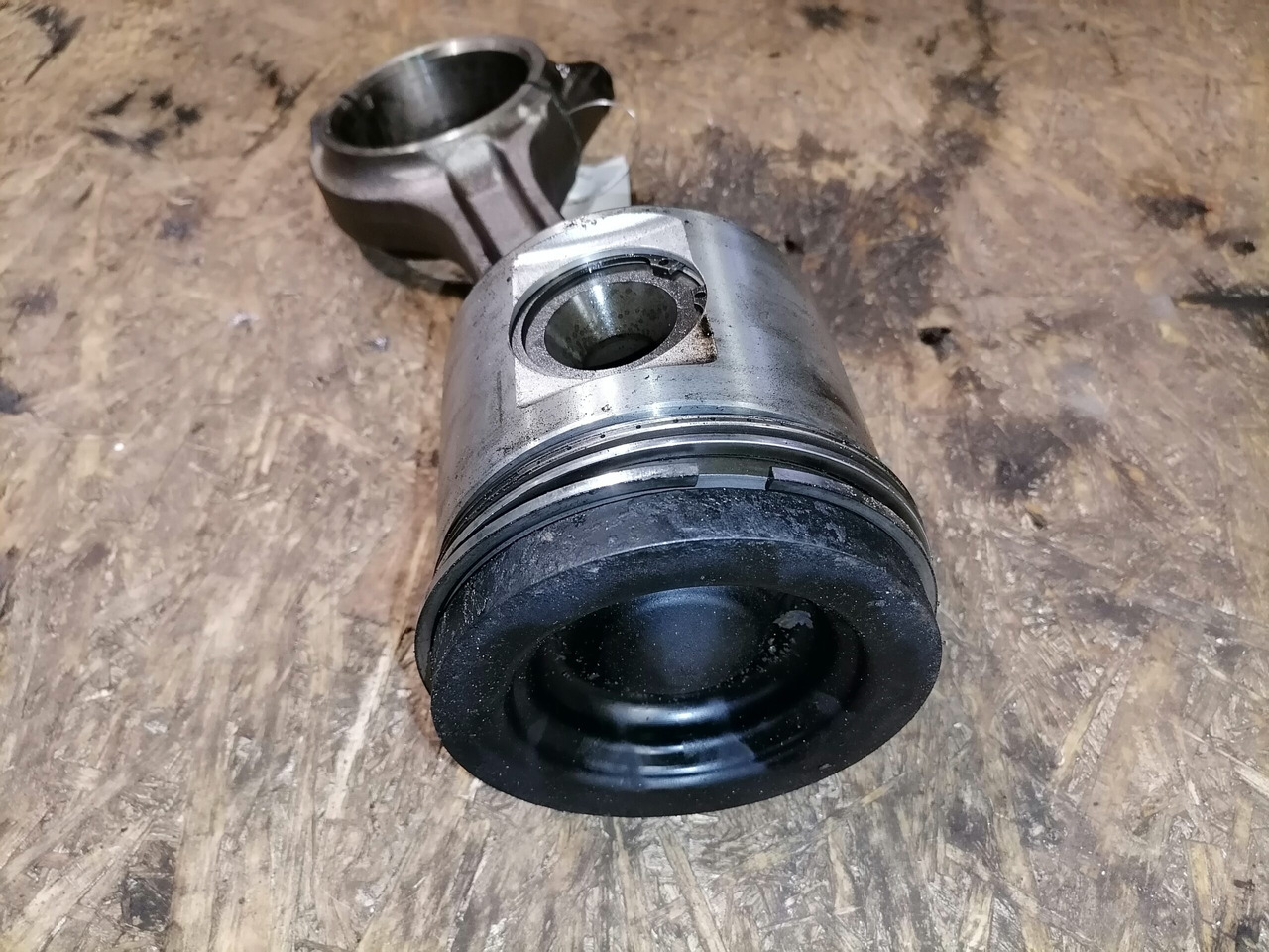 Scania Connecting rod + piston 1798596 - Kolbe/ Ring/ Laufbuchse für LKW: das Bild 5 Scania Connecting rod + piston 1798596 - Kolbe/ Ring/ Laufbuchse für LKW: das Bild 5
