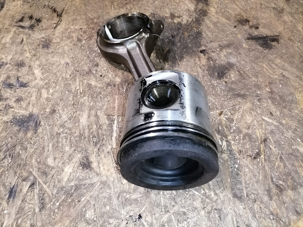 Scania Connecting rod + piston 1798596 - Kolbe/ Ring/ Laufbuchse für LKW: das Bild 5 Scania Connecting rod + piston 1798596 - Kolbe/ Ring/ Laufbuchse für LKW: das Bild 5