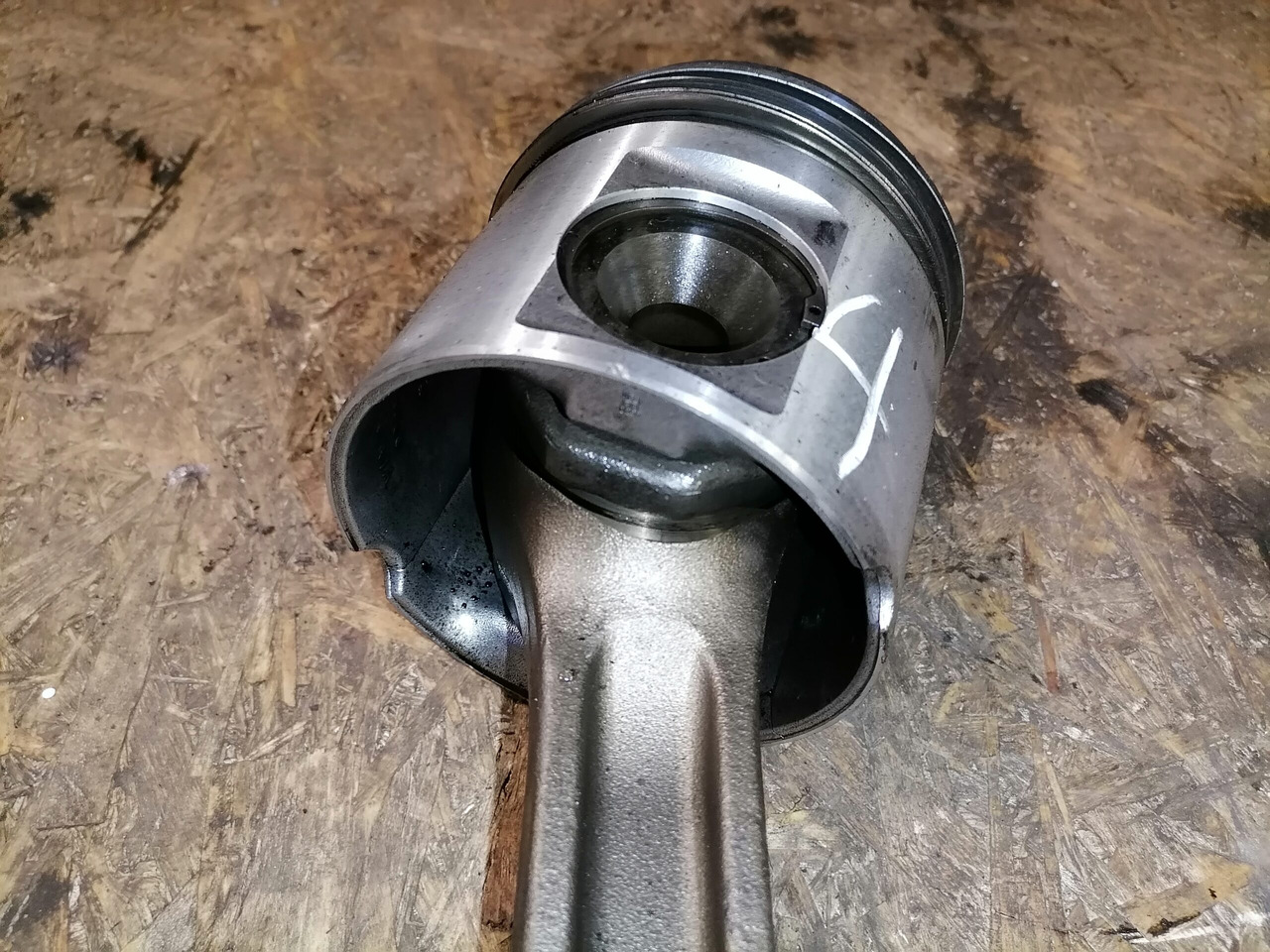 Scania Connecting rod + piston 1798596 - Kolbe/ Ring/ Laufbuchse für LKW: das Bild 3 Scania Connecting rod + piston 1798596 - Kolbe/ Ring/ Laufbuchse für LKW: das Bild 3