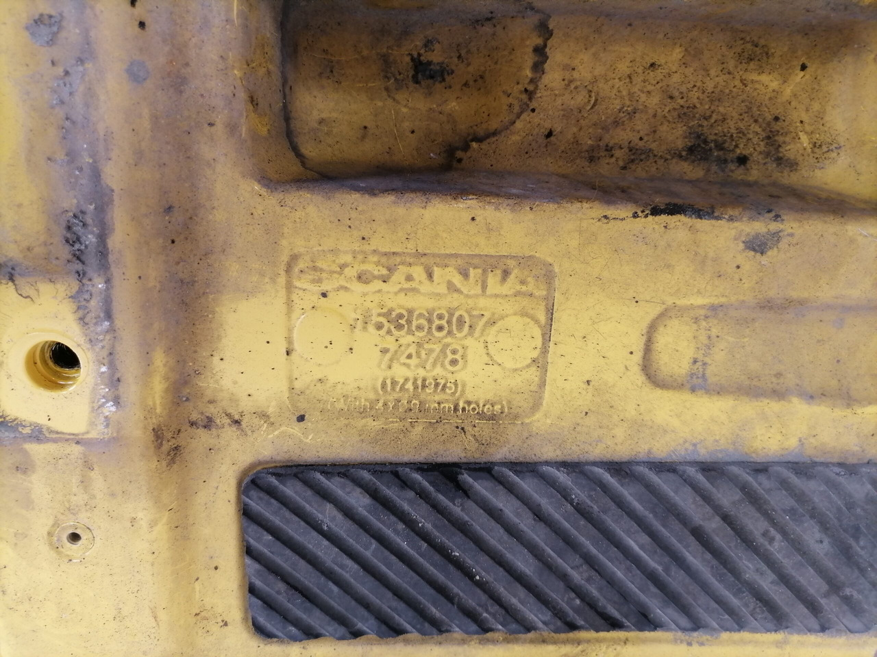 Scania Grille panel 1536807 - Kühlergrill für LKW: das Bild 5 Scania Grille panel 1536807 - Kühlergrill für LKW: das Bild 5