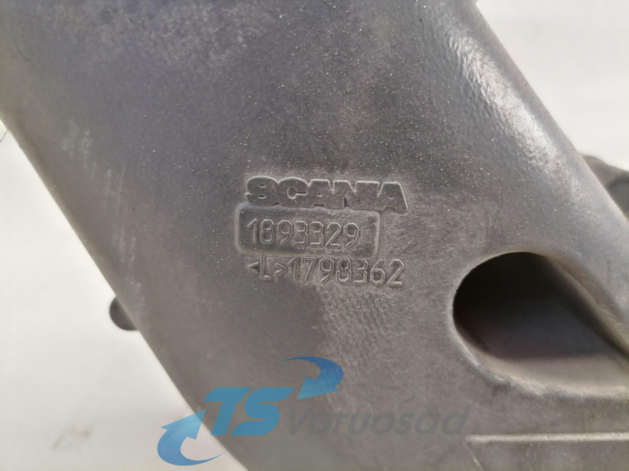 Scania Intake mainfold 1893329 - Ansaugkrümmer für LKW: das Bild 4 Scania Intake mainfold 1893329 - Ansaugkrümmer für LKW: das Bild 4