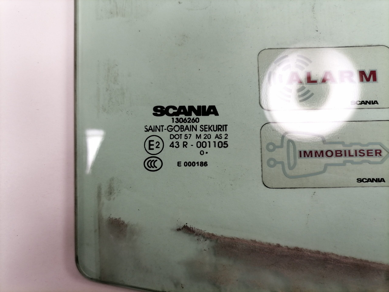 Scania Küljeklaas, parem 1306260 - Fenster und Teile für LKW: das Bild 2 Scania Küljeklaas, parem 1306260 - Fenster und Teile für LKW: das Bild 2