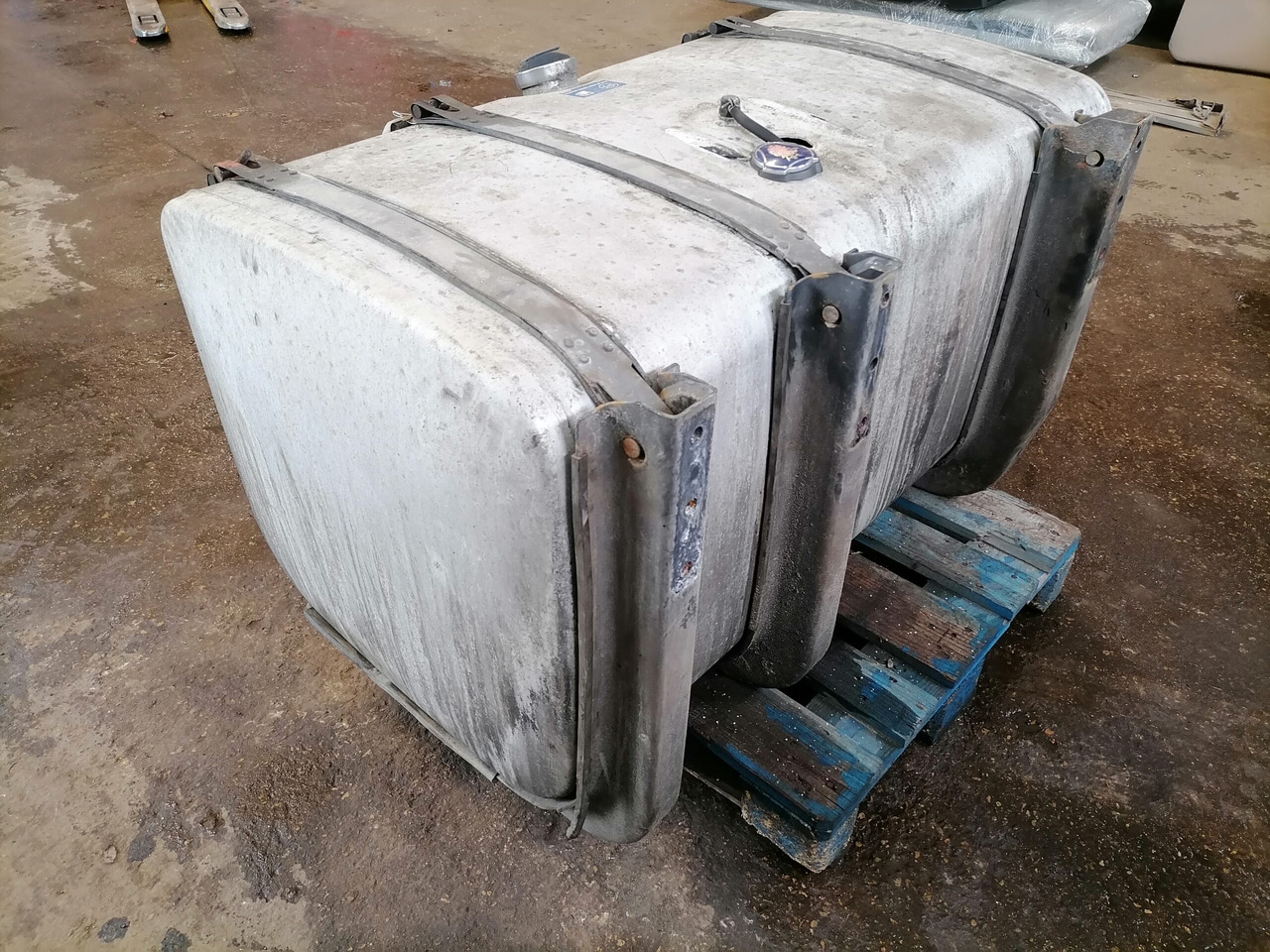 Scania Kütusepaak 500L 1517307 - Kraftstofftank für LKW: das Bild 2 Scania Kütusepaak 500L 1517307 - Kraftstofftank für LKW: das Bild 2