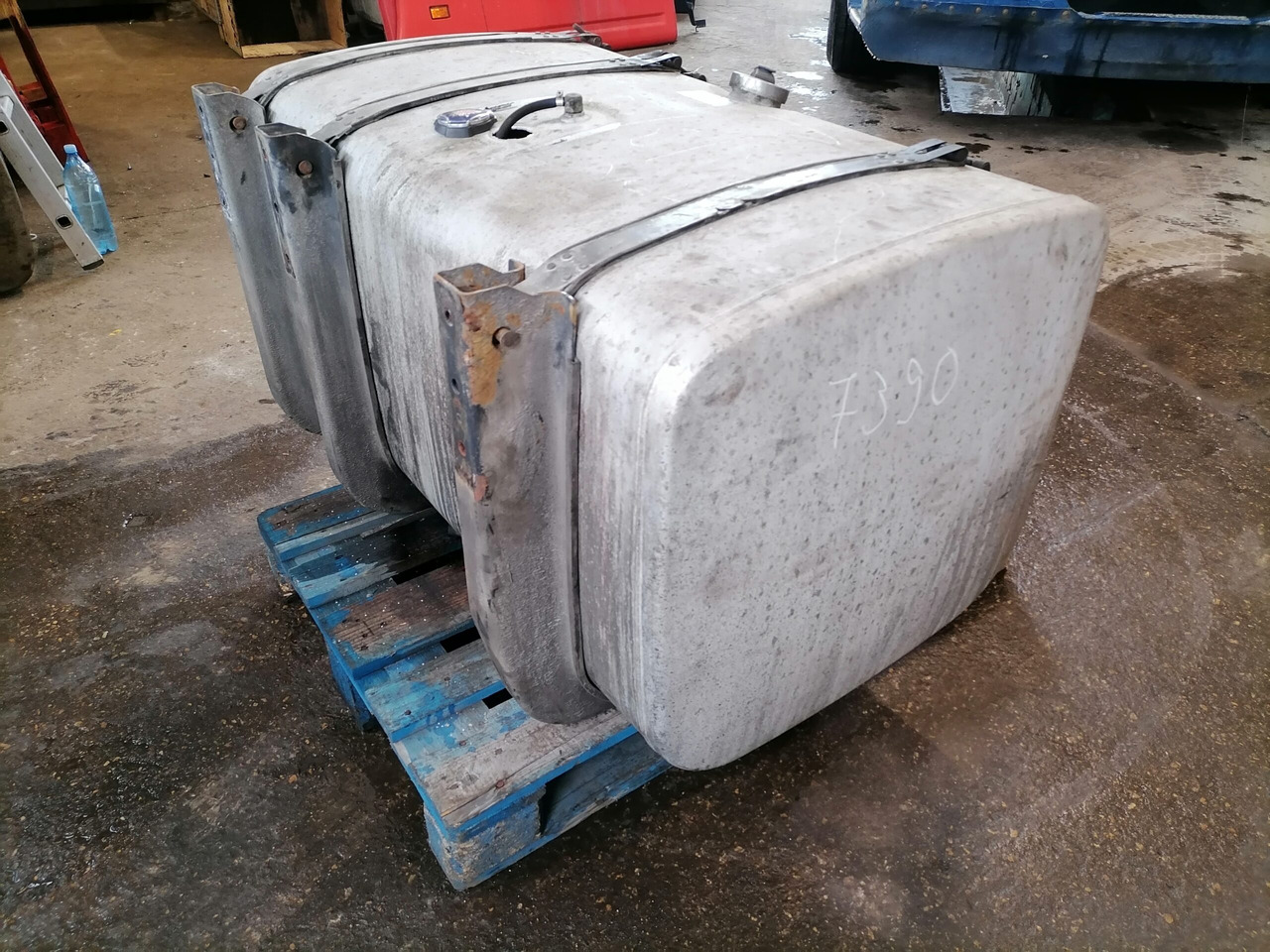 Scania Kütusepaak 500L 1517307 - Kraftstofftank für LKW: das Bild 4 Scania Kütusepaak 500L 1517307 - Kraftstofftank für LKW: das Bild 4
