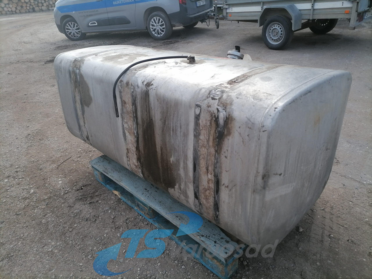 Scania Kütusepaak 700L 1517309 - Kraftstofftank für LKW: das Bild 2 Scania Kütusepaak 700L 1517309 - Kraftstofftank für LKW: das Bild 2