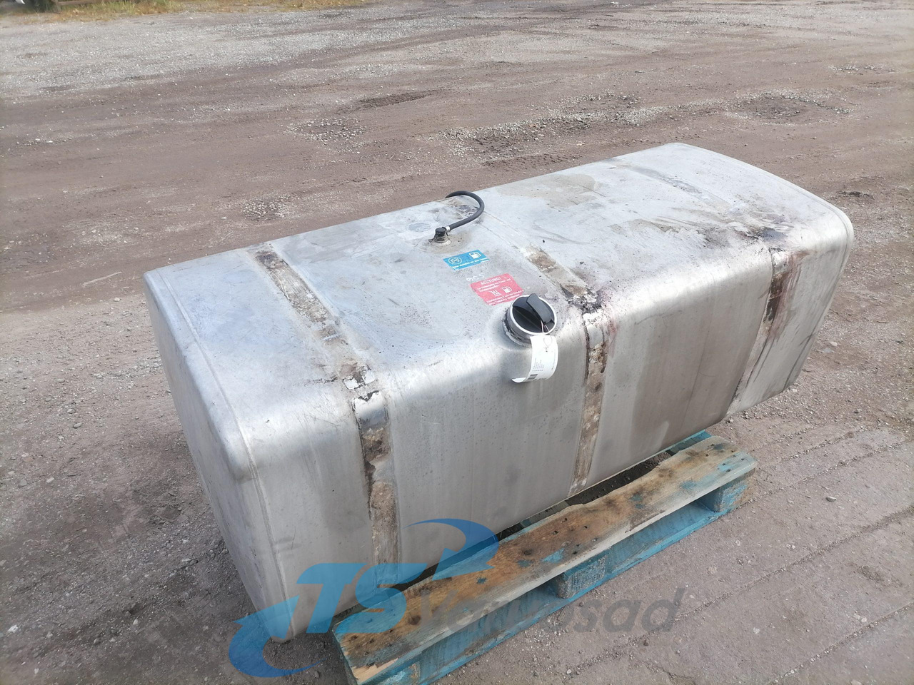 Scania Kütusepaak 700L 1517309 - Kraftstofftank für LKW: das Bild 1 Scania Kütusepaak 700L 1517309 - Kraftstofftank für LKW: das Bild 1