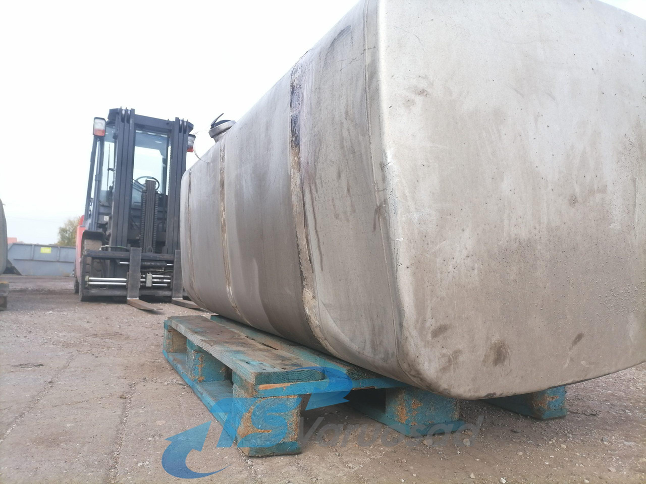 Scania Kütusepaak 700L 1517309 - Kraftstofftank für LKW: das Bild 4 Scania Kütusepaak 700L 1517309 - Kraftstofftank für LKW: das Bild 4