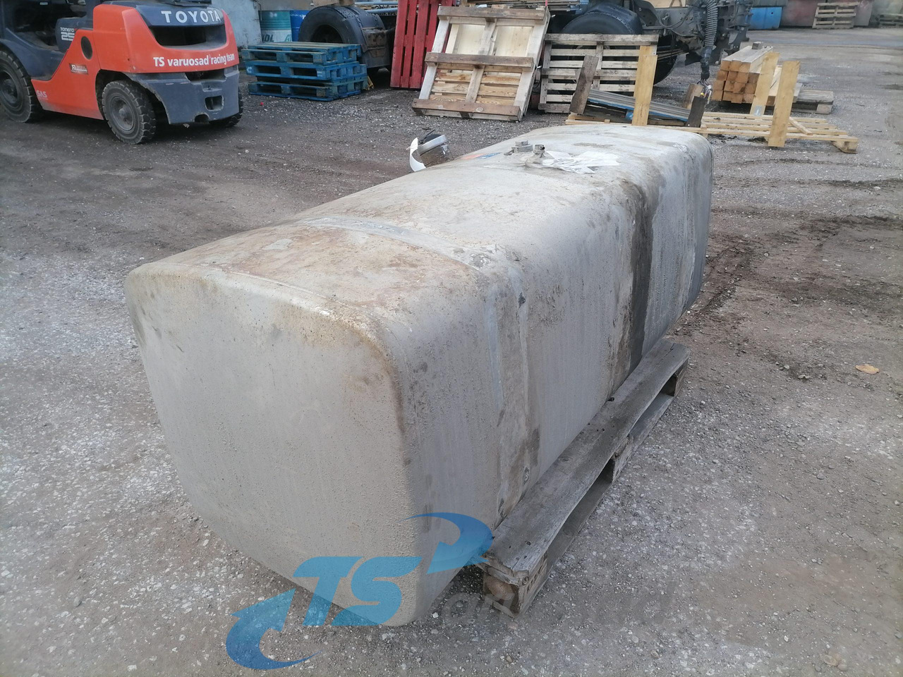 Scania Kütusepaak 700L 1517309 - Kraftstofftank für LKW: das Bild 3 Scania Kütusepaak 700L 1517309 - Kraftstofftank für LKW: das Bild 3